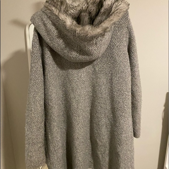 Grey coat, one size fits Medium/Large - Picture 1 of 2